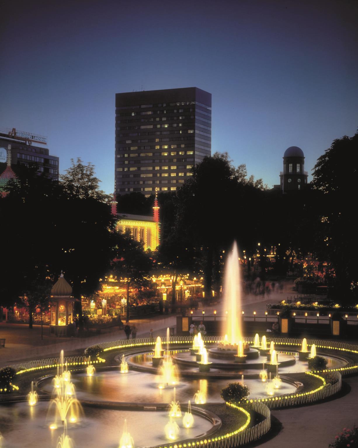 哥本哈根丽笙豪华皇家酒店 外观 照片 Fountains at the central square